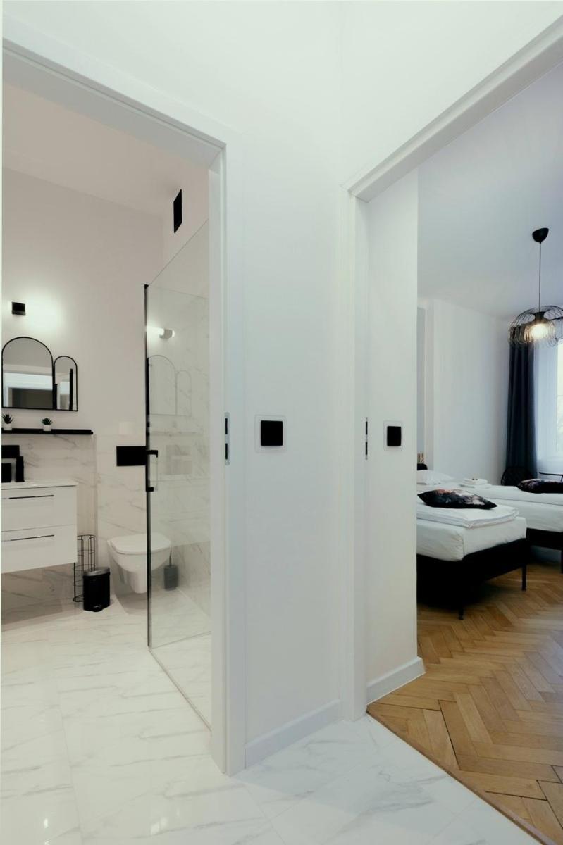 Roomy Lobzowska Street Apartment *