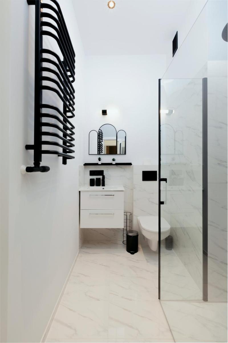 Roomy Lobzowska Street Apartment